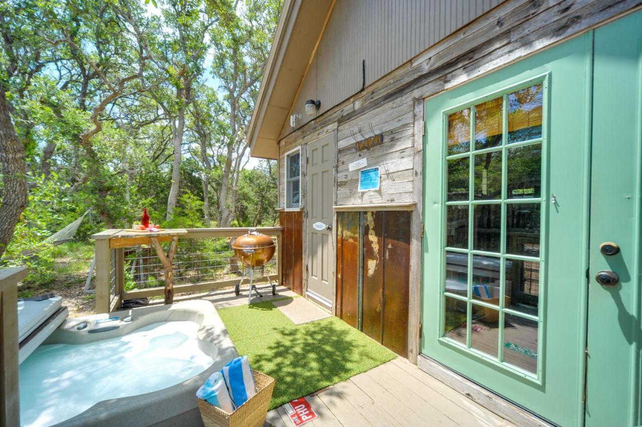 Snuggle Inn Wimberley Cabin With Fire Pit And Deck Eksteriør bilde