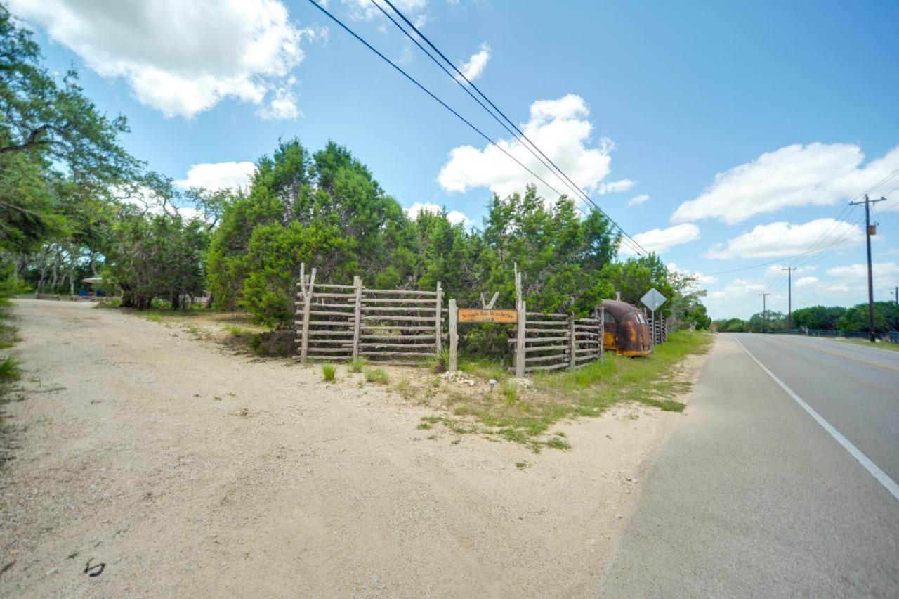 Snuggle Inn Wimberley Cabin With Fire Pit And Deck Eksteriør bilde