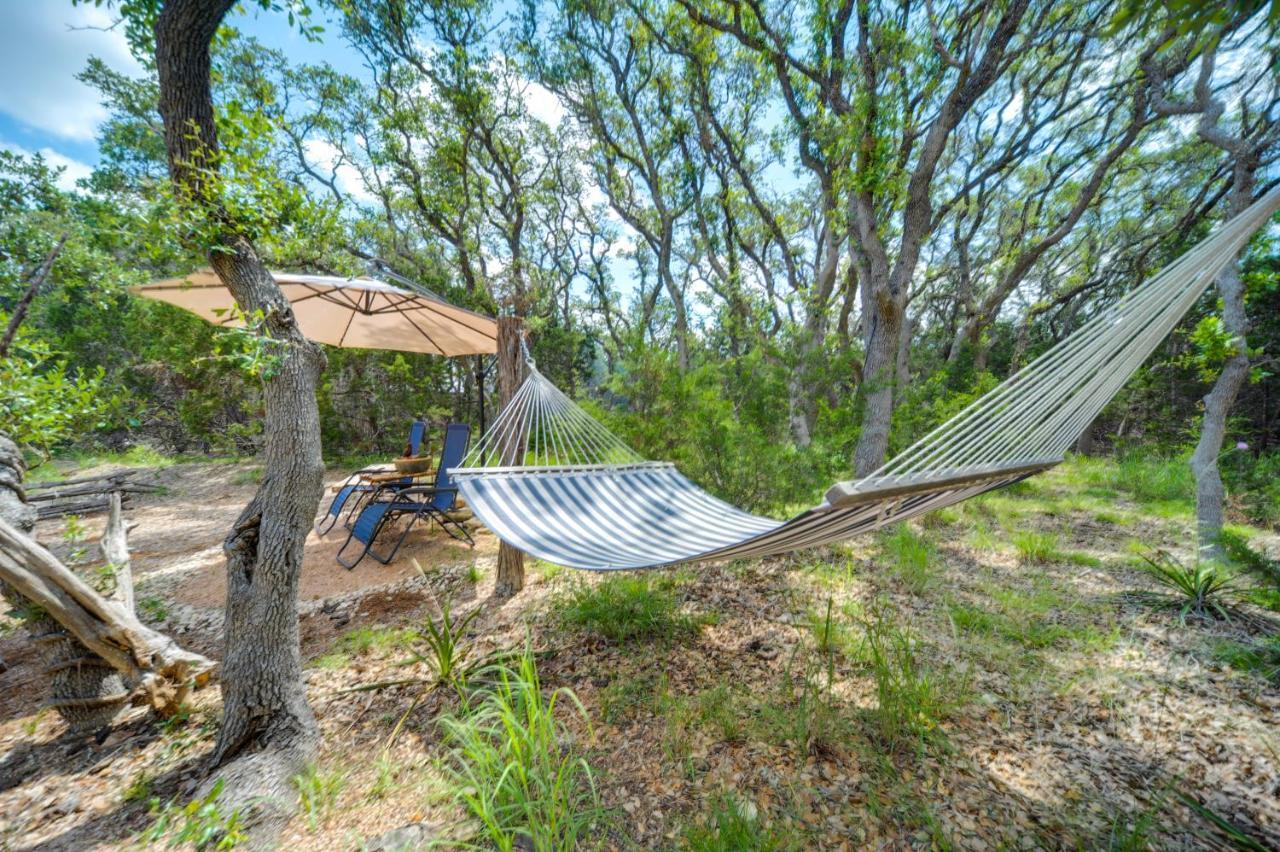 Snuggle Inn Wimberley Cabin With Fire Pit And Deck Eksteriør bilde