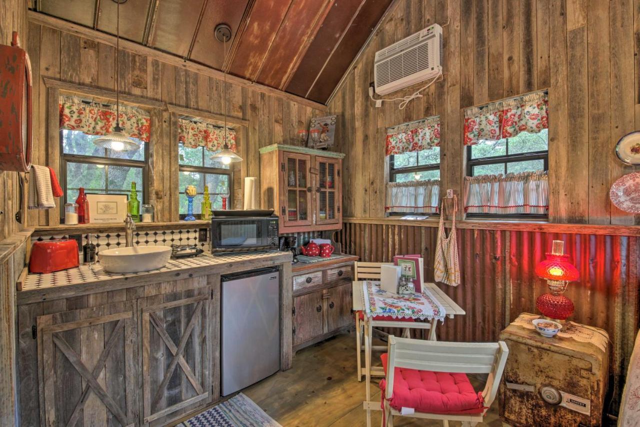 Snuggle Inn Wimberley Cabin With Fire Pit And Deck Eksteriør bilde