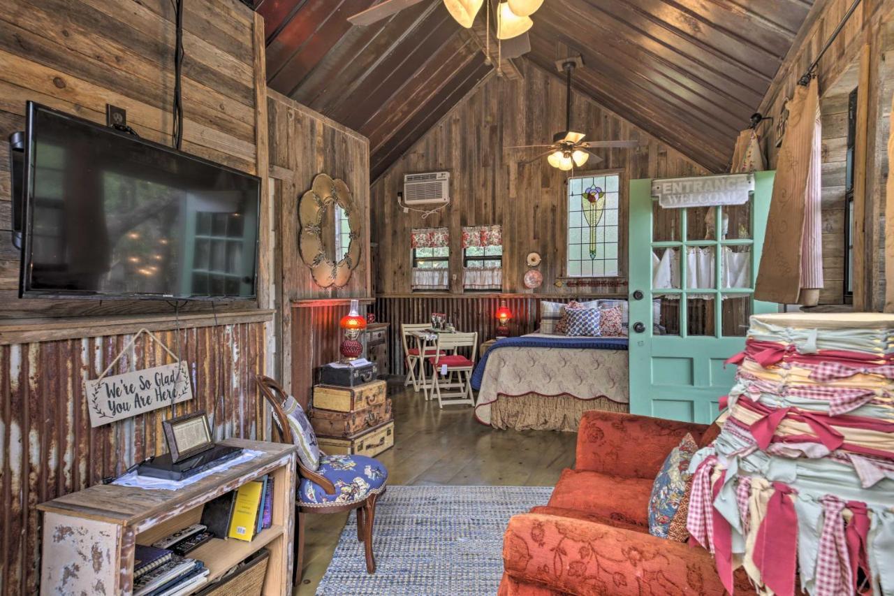 Snuggle Inn Wimberley Cabin With Fire Pit And Deck Eksteriør bilde