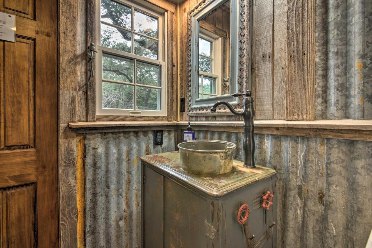 Snuggle Inn Wimberley Cabin With Fire Pit And Deck Eksteriør bilde